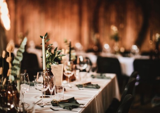 Selskap i Låvin på Brennabu